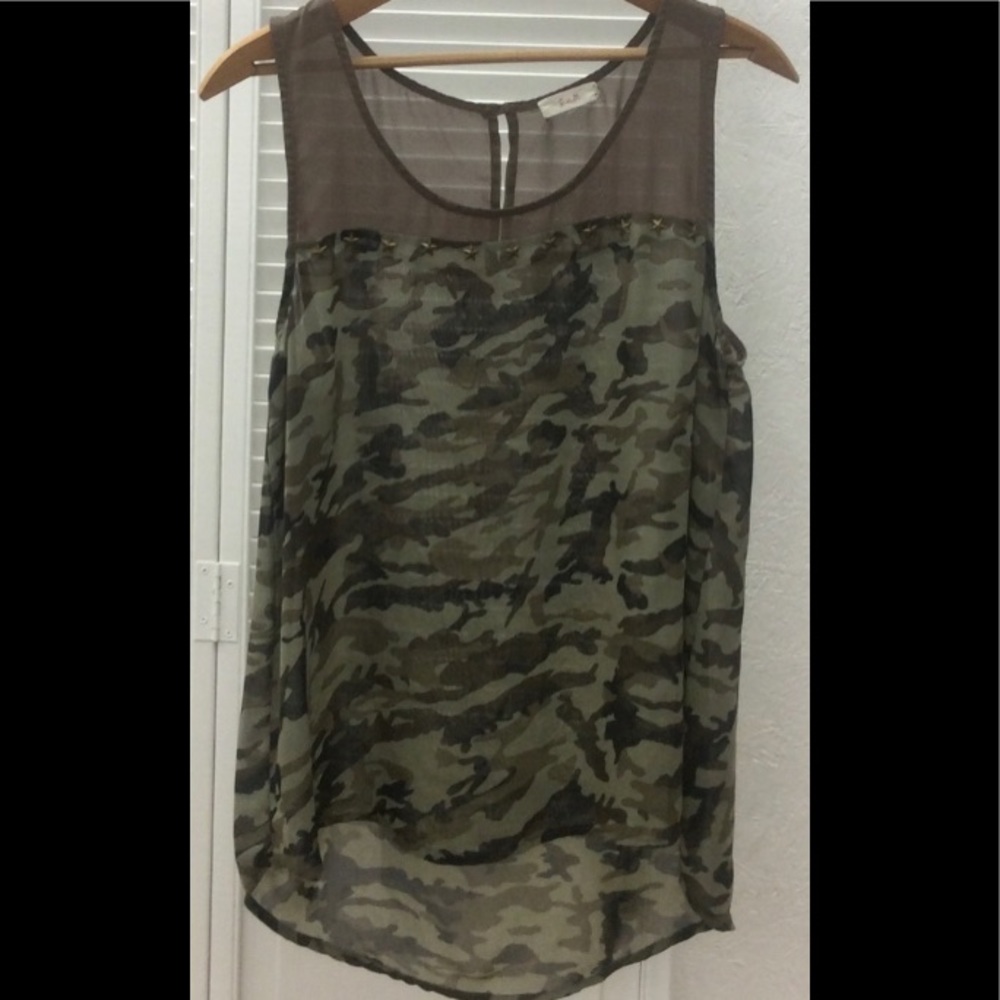 E Hanger M Sheer‎ Camo Tank Metal Stars